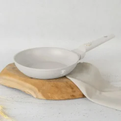 Berlinger Haus Pannenset Mat Crème 7-Delig - Kookpan ø 20, 24, 28 cm & Koekenpan ø 20, 24 cm - geschikt voor alle warmtebronnen