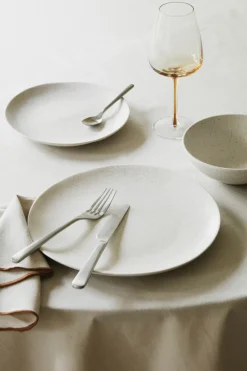 Broste Copenhagen Serviesset Nordic Vanilla 6-delig / 2 personen - 2 dinerborden, 2 ontbijtborden en 2 kommen