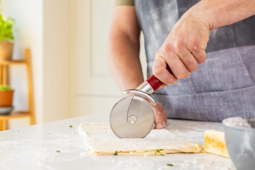 KitchenAid Pizzasnijder Classic Keizerrood 23.5 cm
