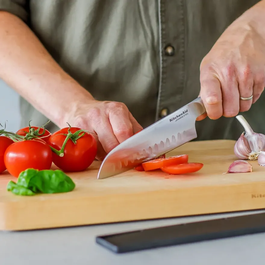 KitchenAid Santokumes Gourmet 18 cm + Gratis mesbeschermer