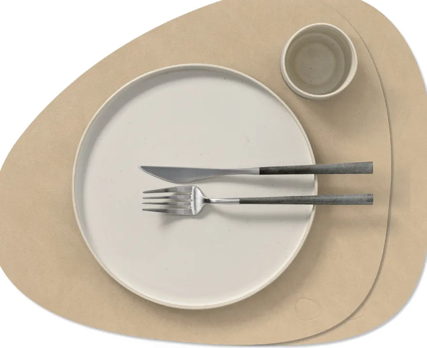 LIND DNA Placemats Nupo - Leer - Sand - Curved - Afwasbaar - 44 x 37 cm - 2 Stuks