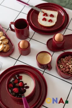 ONA Serviesset Fika Burgundy 12-delig / 4 personen - 4 dinerborden, 4 ontbijtborden en 4 kommen