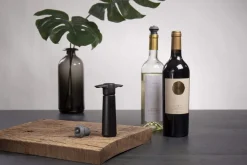Vacu Vin Wijnpomp met 2 wijnstoppers - Wine Saver - Zwart